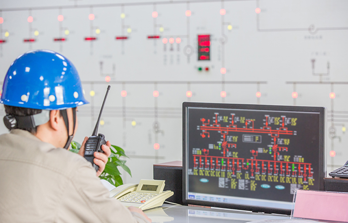 workers-control-room_1.jpg
